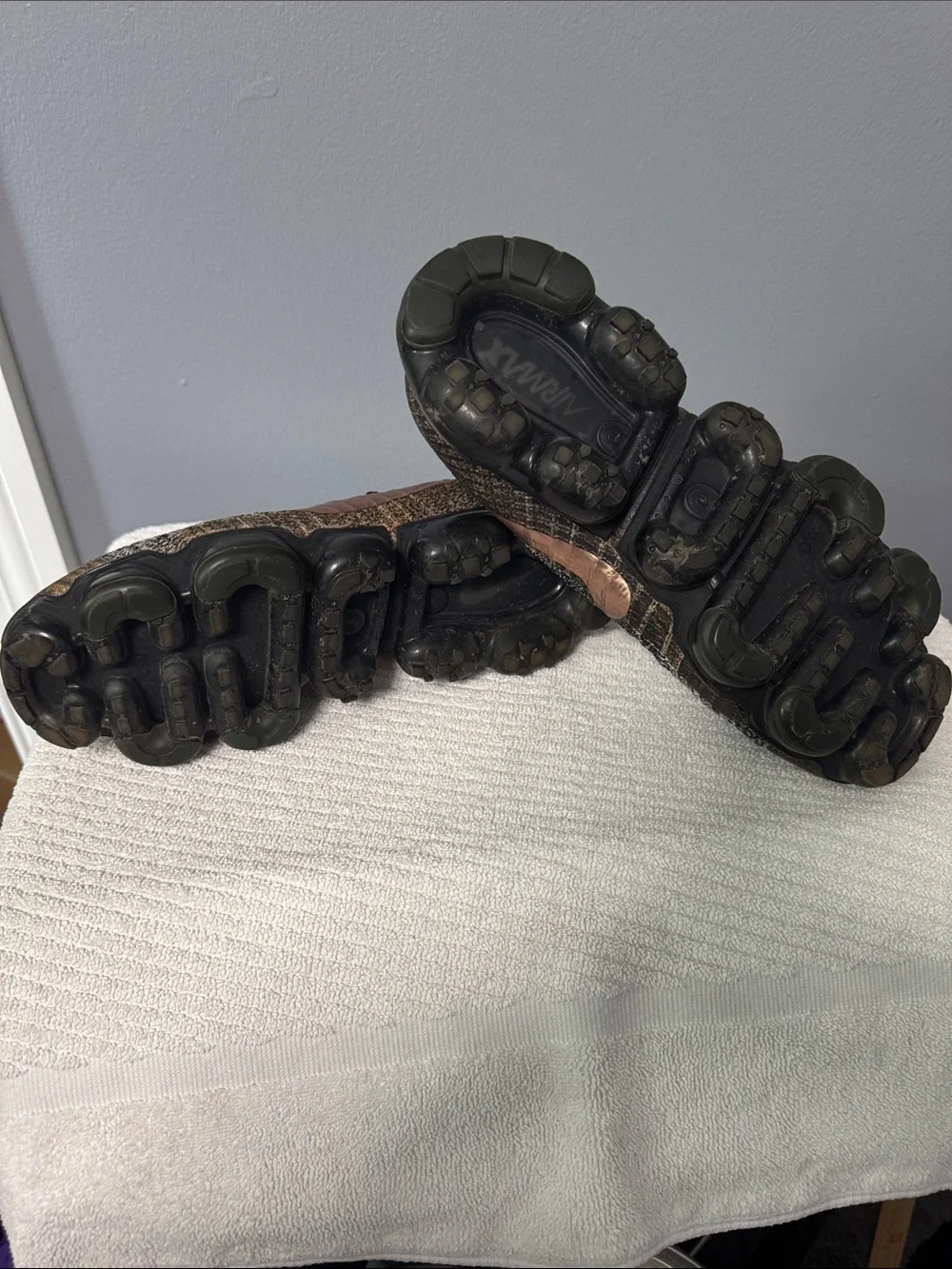 Nike Flyknit VaporMax Sneakers in Black and Rose Gold Swoosh, W size 10.5, M 9.